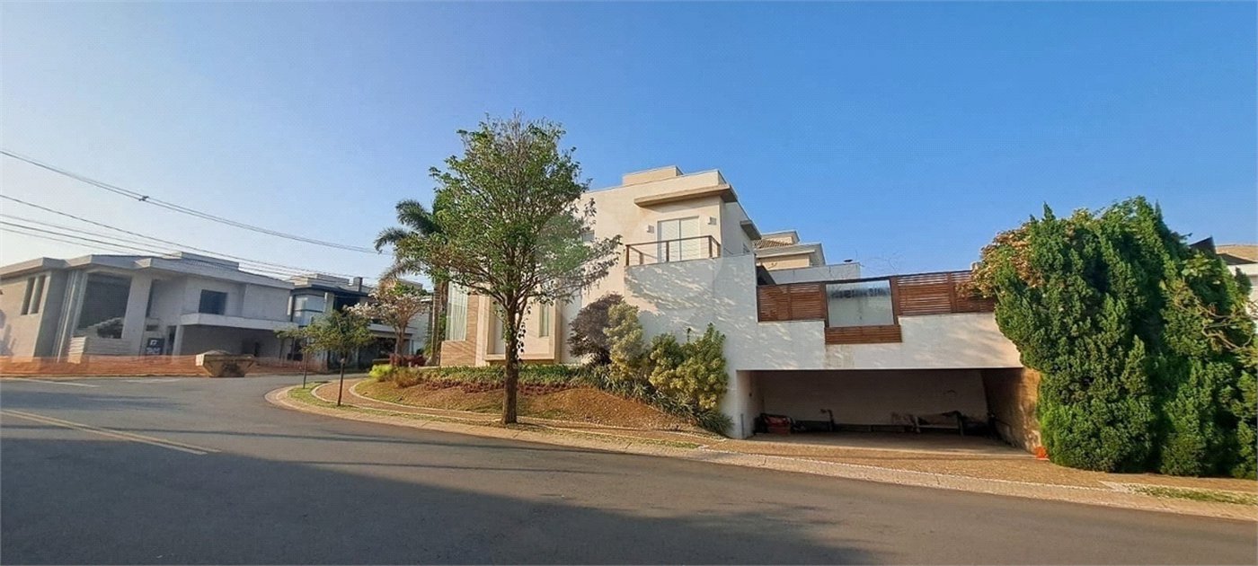 Casa à venda com 4 quartos, sendo 3 suítes,  no condomínio Res. Luzern, Campinas - SP
