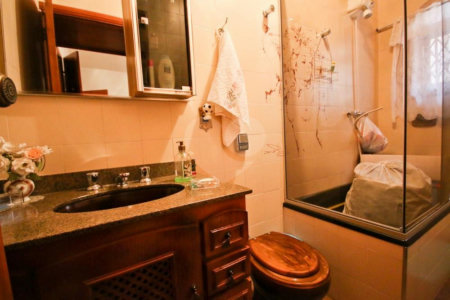 Sobrado à venda ou para alugar com 4 quartos, sendo 3 suítes, em Água Fria, São Paulo, SP