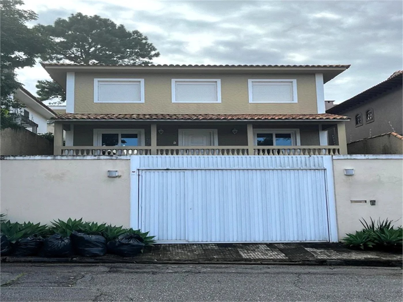 Casa à venda com 4 quartos, sendo 2 suítes, em Vila Inah, São Paulo, SP