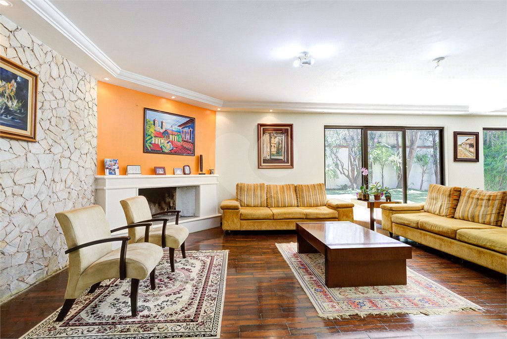 Casa Térrea à venda com 5 quartos, sendo 4 suítes, em Interlagos, São Paulo, SP