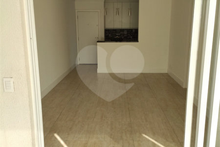 Apartamento à venda ou para alugar com 3 quartos, sendo 1 suíte,  em Parque Reboucas, São Paulo, SP