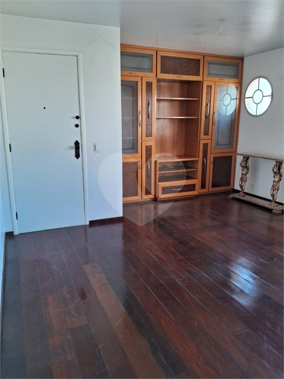 Apartamento à venda com 3 quartos, sendo 1 suíte,  em Vila Mariana, São Paulo, SP
