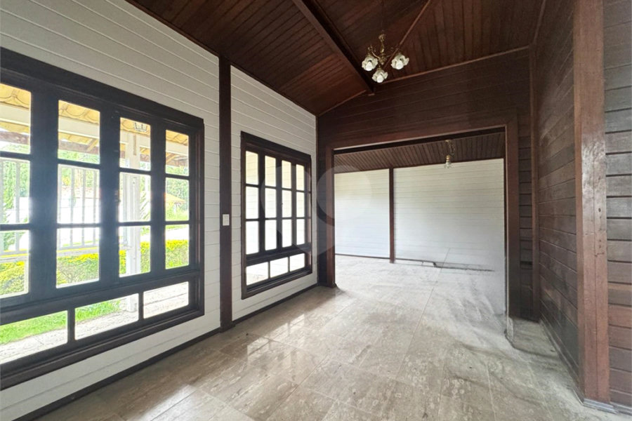 Casa à venda com 5 quartos, sendo 2 suítes, no condomínio Sausalito, Mairiporã - SP