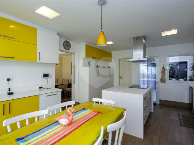 Casa à venda com 4 quartos, sendo 2 suítes,  em Chácara Monte Alegre, São Paulo, SP