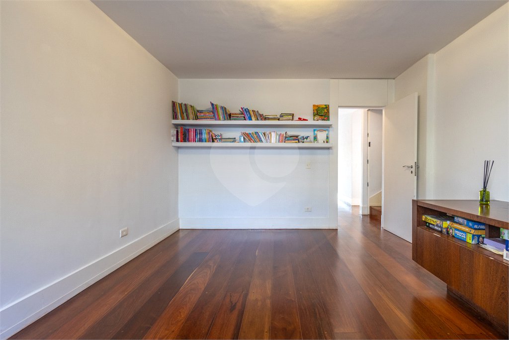 Casa à venda com 4 suítes em Jardim Guedala, São Paulo, SP
