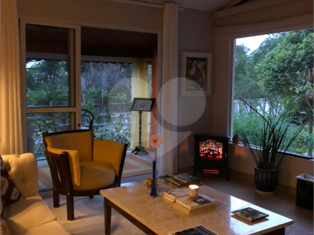 Casa Térrea à venda com 4 quartos, sendo 1 suíte,  em Roseira, Mairiporã, SP