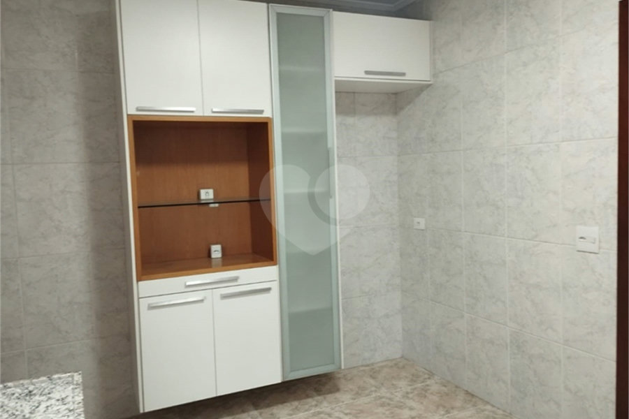 Casa à venda com 3 quartos, sendo 1 suíte, no condomínio Residencial Jardim das Palmas, São Paulo - SP