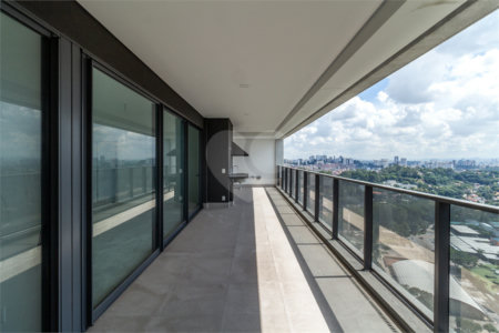 Apartamento à venda ou para alugar com 4 quartos, sendo 3 suítes, em Jardim Morumbi, São Paulo, SP