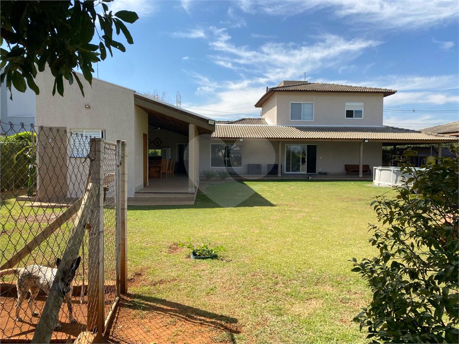 Casa à venda com 4 quartos, sendo 3 suítes, no condomínio Primavera, Salto - SP