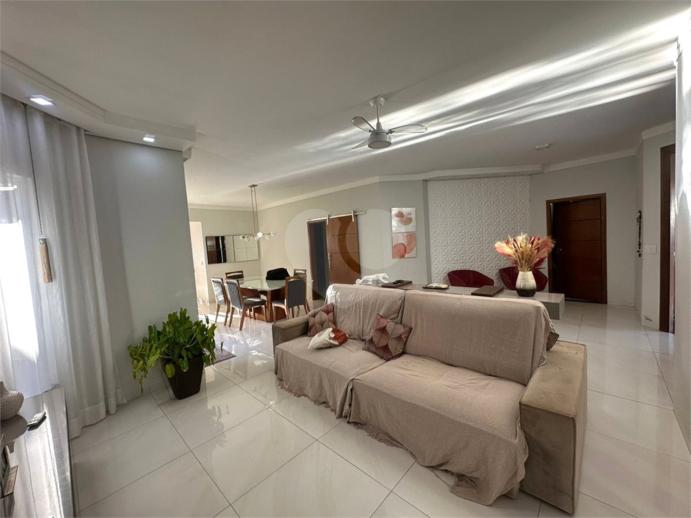 Casa à venda com 3 suítes em Cidade Jardim, Araraquara, SP