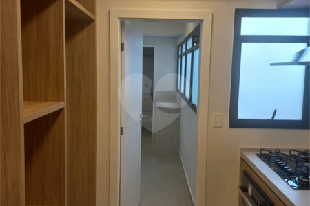 Apartamento à venda com 2 quartos, sendo 1 suíte, em Vila Olímpia, São Paulo, SP
