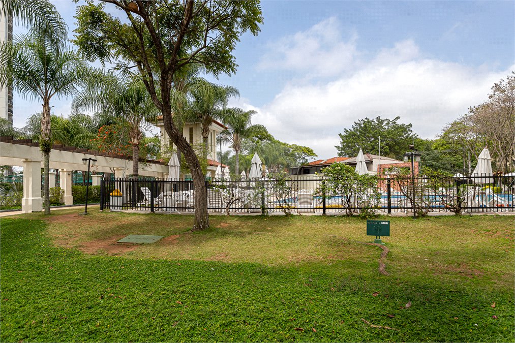 Apartamento à venda com 3 quartos, sendo 1 suíte, em Santo Amaro, São Paulo, SP