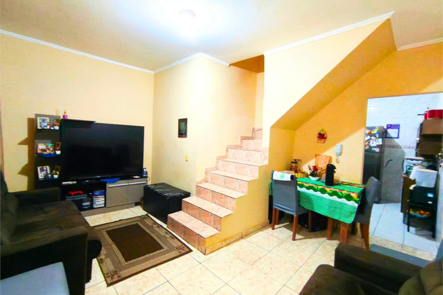 Casa à venda com 3 quartos, sendo 1 suíte, no condomínio Res Crisciúma, São Paulo - SP