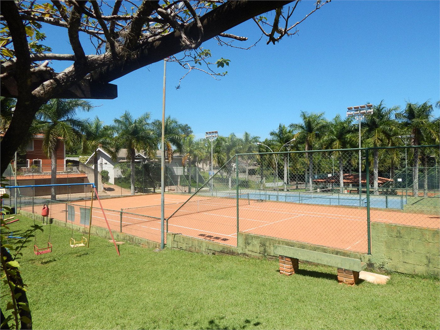 Casa à venda com 4 suítes no condomínio Vale do Itamaraca, Valinhos - SP