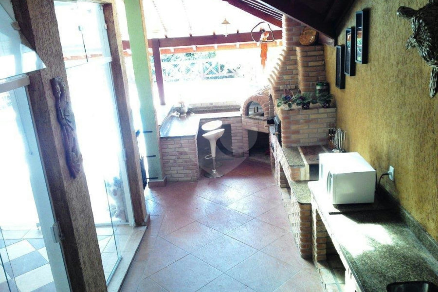 Casa à venda com 4 quartos, sendo 2 suítes,  em Horto, São Paulo, SP