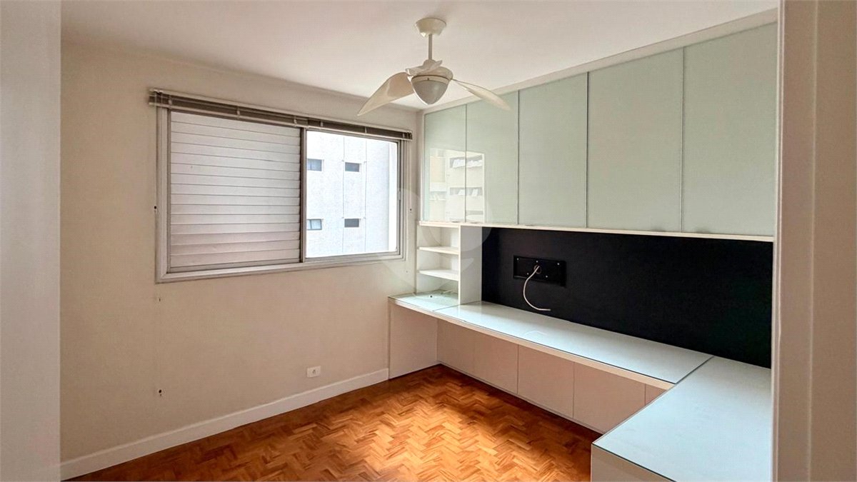 Apartamento à venda com 3 quartos, sendo 1 suíte,  em Moema, São Paulo, SP