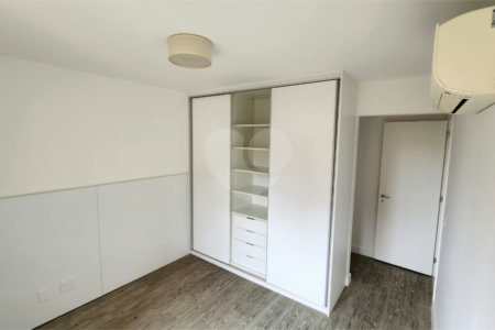 Apartamento à venda com 3 quartos, sendo 2 suítes,  em Paraíso do Morumbi, São Paulo, SP