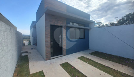 Casa à venda com 2 quartos, sendo 1 suíte,  em Jardim Santo Antônio, Atibaia, SP