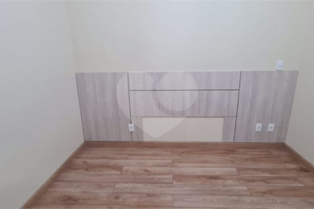 Casa à venda com 3 quartos, sendo 1 suíte, no condomínio Alvorada Parque Vitória, São Paulo - SP