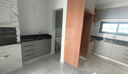 Casa à venda com 3 quartos, sendo 1 suíte, no condomínio Tivolli, Itapetininga - SP