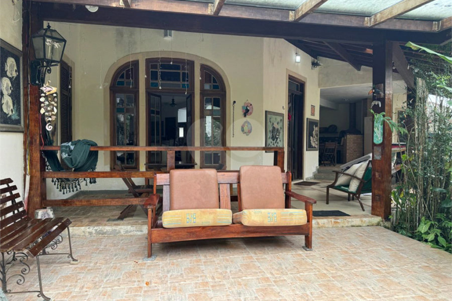 Casa à venda com 6 suítes em Massaguaçu, Caraguatatuba, SP