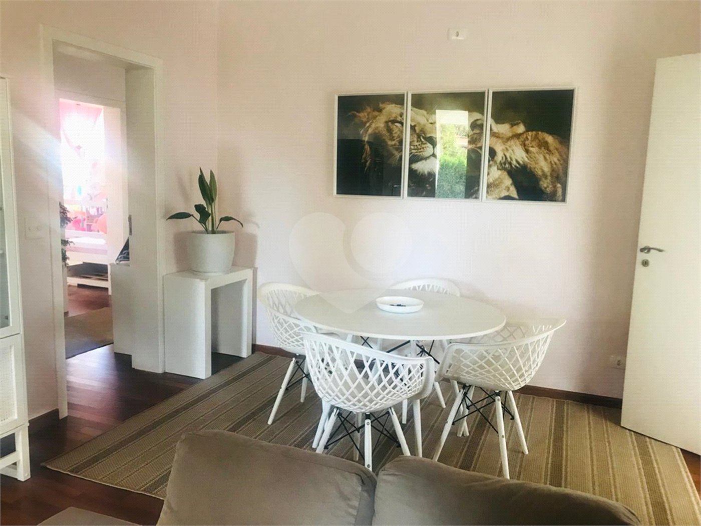 Casa à venda com 3 quartos, sendo 1 suíte, no condomínio Residencial Patrimônio do Carmo, São Roque - SP