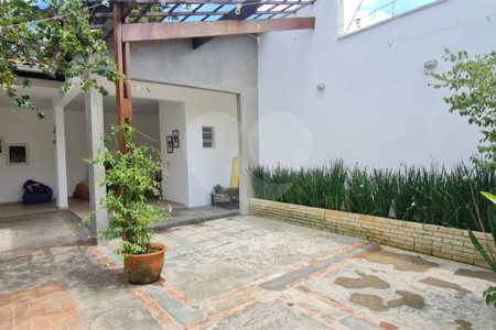Sobrado à venda com 5 quartos, sendo 4 suítes, em Brooklin Velho, São Paulo, SP