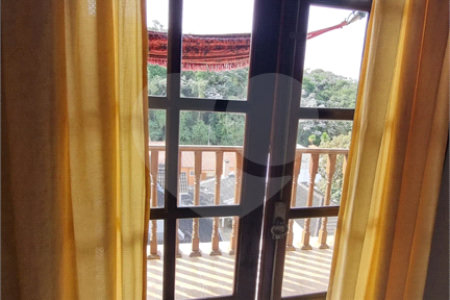 Casa à venda com 4 quartos, sendo 2 suítes, no condomínio Aruã Eco Park, Mogi das Cruzes - SP