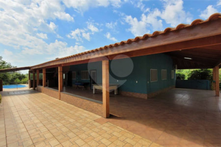 Chácara à venda com 4 quartos, sendo 1 suíte, em Área Rural de Salto, Salto, SP