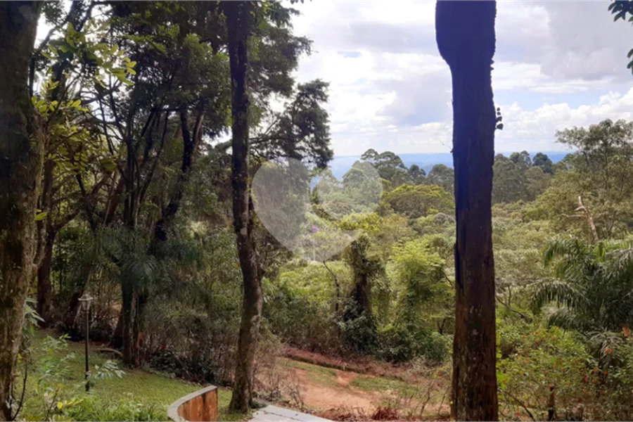 Casa à venda com 3 quartos, sendo 1 suíte, no condomínio Jardim da Monntanha II, Mairiporã - SP