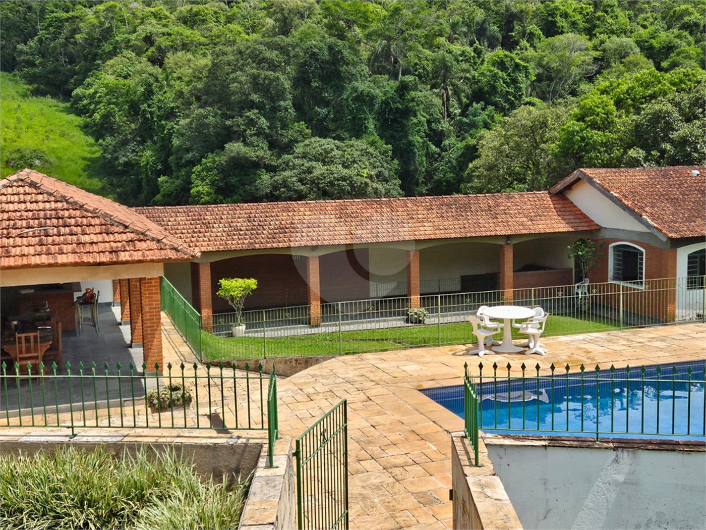 Sítio à venda com 6 quartos, sendo 1 suíte,  em Bairro do Cambará, São Roque, SP