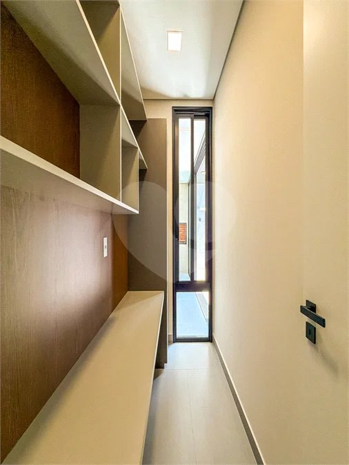Casa Térrea Evidências - Indaiatuba/SP - R$ 1.950.000,00 - Área Total 307,33 m² - Área Construída 201,90 m² - TÉRREA - 03 suítes sendo a master com closet; Escritório; Lavabo; Cozinha com cooktop, forno, micro-ondas e coifa; Móveis planejados na hall de entrada, sala, escritório, cozinha, gourmet, s