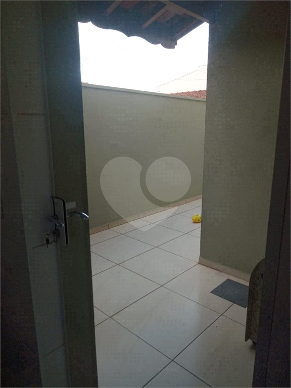 Sobrado com 2 dormitórios.