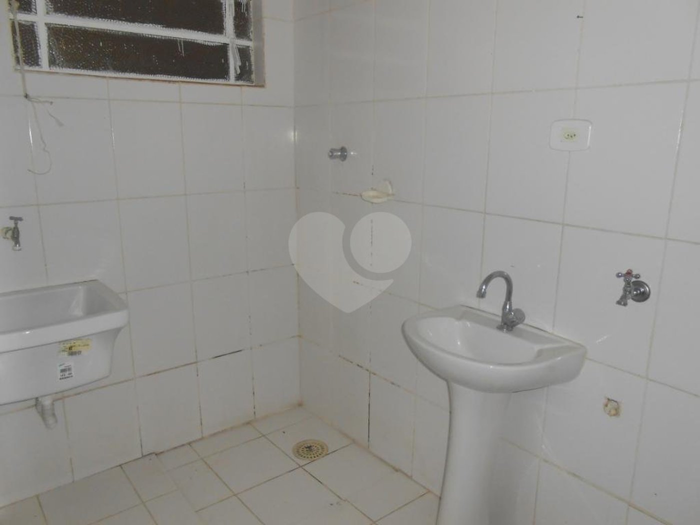 Kitnet à venda no bairro Liberdade.
