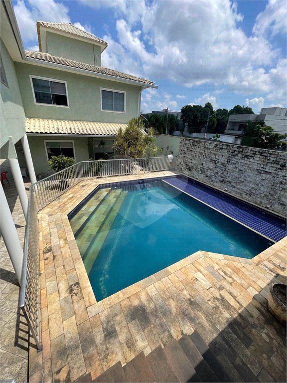 Casa à venda com 5 quartos, sendo 1 suíte, no condomínio Residencial Green Ville, Rio de Janeiro - RJ