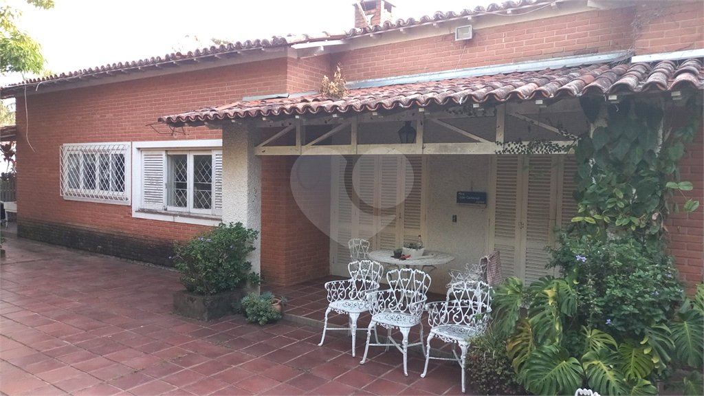 Casa à venda ou para alugar com 4 quartos, sendo 1 suíte, no Centro, Vinhedo, SP