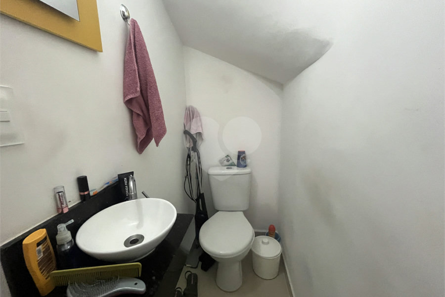 Casa à venda com 3 quartos, sendo 1 suíte, no condomínio Capigaí, São Paulo - SP