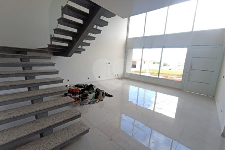 Casa à venda com 3 quartos, sendo 1 suíte, no condomínio Residencial Golden Ville, Itapetininga - SP