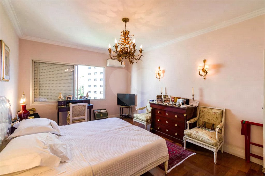 Apartamento à venda com 4 quartos, sendo 2 suítes, em Real Parque, São Paulo, SP