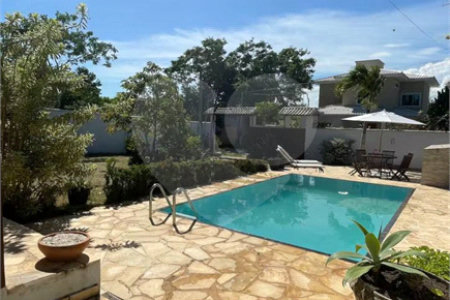 Casa à venda com 4 quartos, sendo 2 suítes, em Caravelas, Armação dos Búzios, RJ