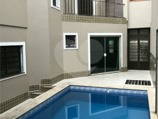 Sobrado à venda com 4 suítes em Vila Irmãos Arnoni, São Paulo, SP