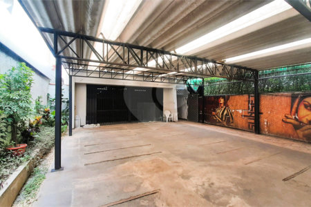 Sobrado à venda com 4 quartos, sendo 2 suítes, em Brooklin Paulista, São Paulo, SP