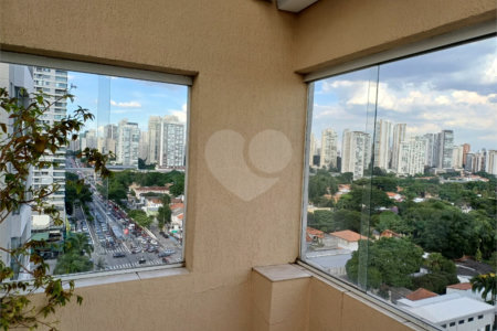 Apartamento à venda com 3 quartos, sendo 1 suíte, em Brooklin Paulista, São Paulo, SP