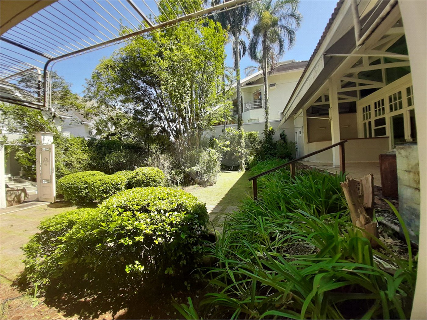 Casa à venda com 3 suítes no condomínio Chácara Francesa, São Paulo - SP