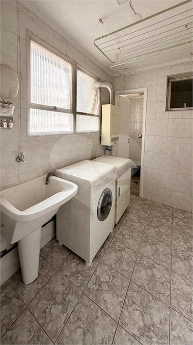 Apartamento à venda com 3 quartos, sendo 1 suíte,  em Moema, São Paulo, SP