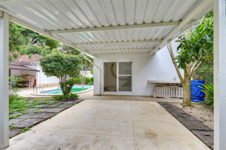 Casa Térrea à venda ou para alugar com 5 quartos, sendo 2 suítes, em Granja Julieta, São Paulo, SP