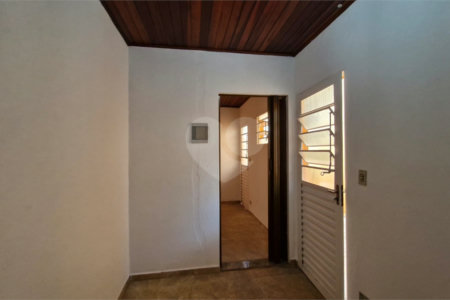 Casa para alugar com 3 quartos, sendo 1 suíte, no condomínio Santa Mônica, Atibaia - SP