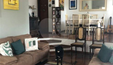 Casa à venda com 4 quartos, sendo 2 suítes, no condomínio Altos da Serra 1, São José dos Campos - SP