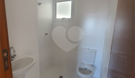 Casa à venda com 3 quartos, sendo 1 suíte,  em Parque Vitória, São Paulo, SP