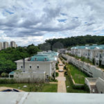 Condomínio de casas de alto padrão em estilo Neoclássico Francês